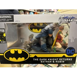 BATMAN 80 YEARS gallery figurine the dark knight returns batman et robin DC